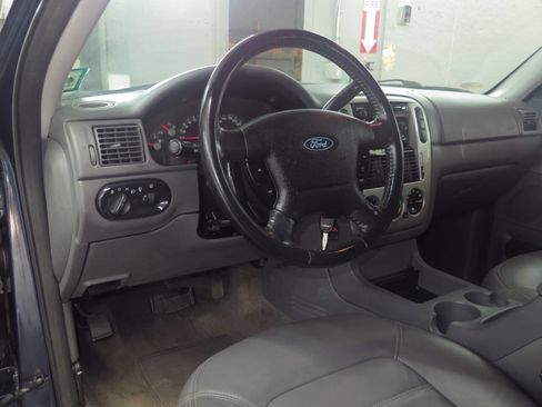 Used 2003 Ford Explorer Sport XLT image 8