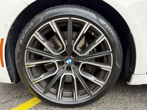 Used 2021 BMW 750i xDrive w/ Luxury Rear Seating Package image 13