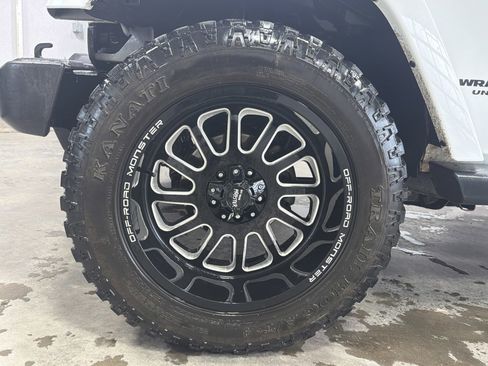 Used 2014 Jeep Wrangler Unlimited Sahara w/ Dual Top Group image 15