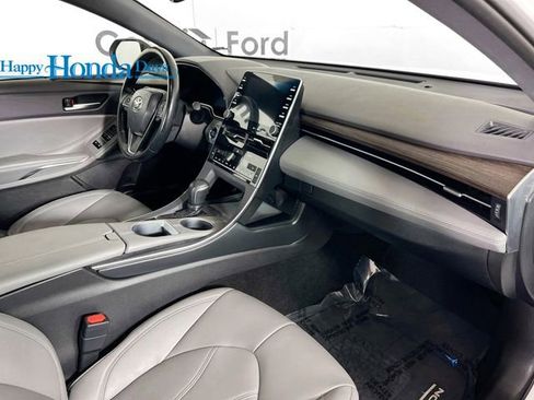 Used 2019 Toyota Avalon XLE image 32