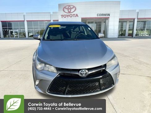 Used 2017 Toyota Camry SE w/ Moonroof Package image 3