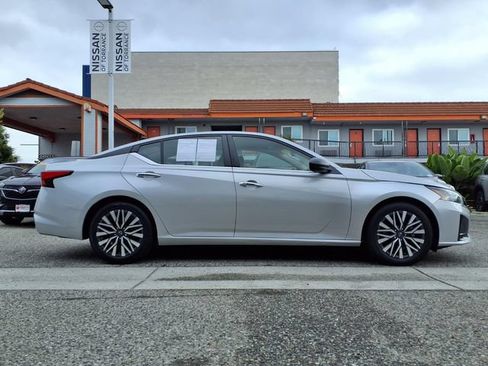 Used 2024 Nissan Altima 2.5 SV FWD image 22