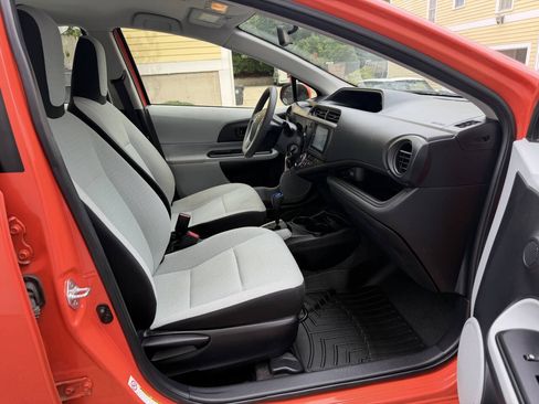 Used 2013 Toyota Prius C One FWD image 12