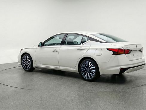 Used 2025 Nissan Altima 2.5 SV image 6