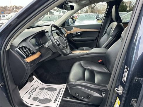 Used 2022 Volvo XC90 T6 Momentum image 23