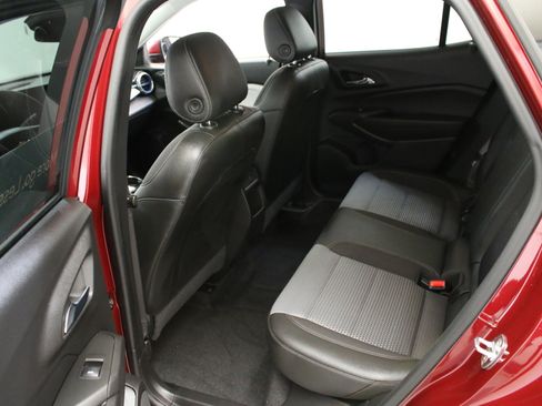 Used 2024 Chevrolet Trax LT FWD image 28
