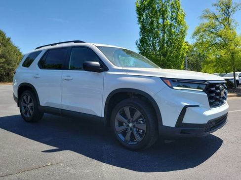 Certified 2025 Honda Pilot Sport image 3