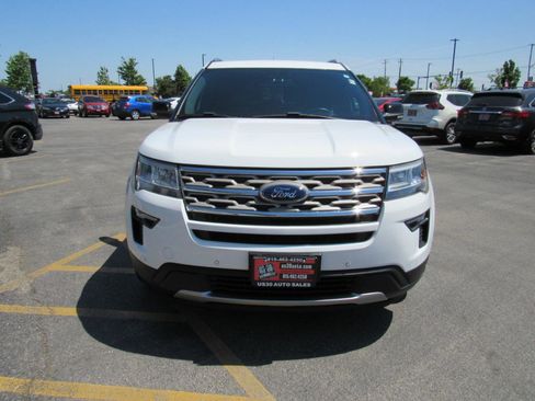 Used 2018 Ford Explorer XLT w/ Equipment Group 202A AWD/4WD image 9