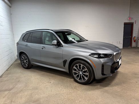 Used 2024 BMW X5 xDrive40i w/ M Sport Package AWD/4WD image 5