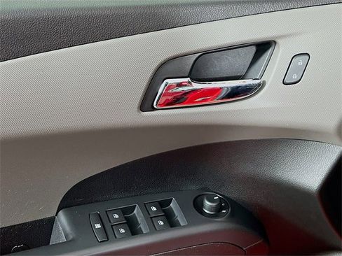 Used 2015 Chevrolet Sonic LT image 9
