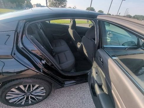 Used 2025 Nissan Altima 2.5 SV FWD image 4