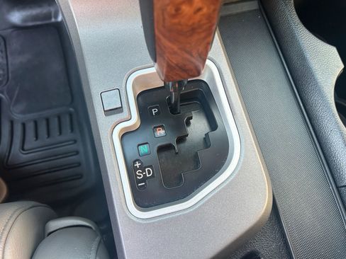 Used 2010 Toyota Tundra Limited image 26