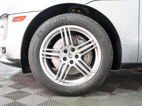 Certified 2021 Porsche Macan S image 14