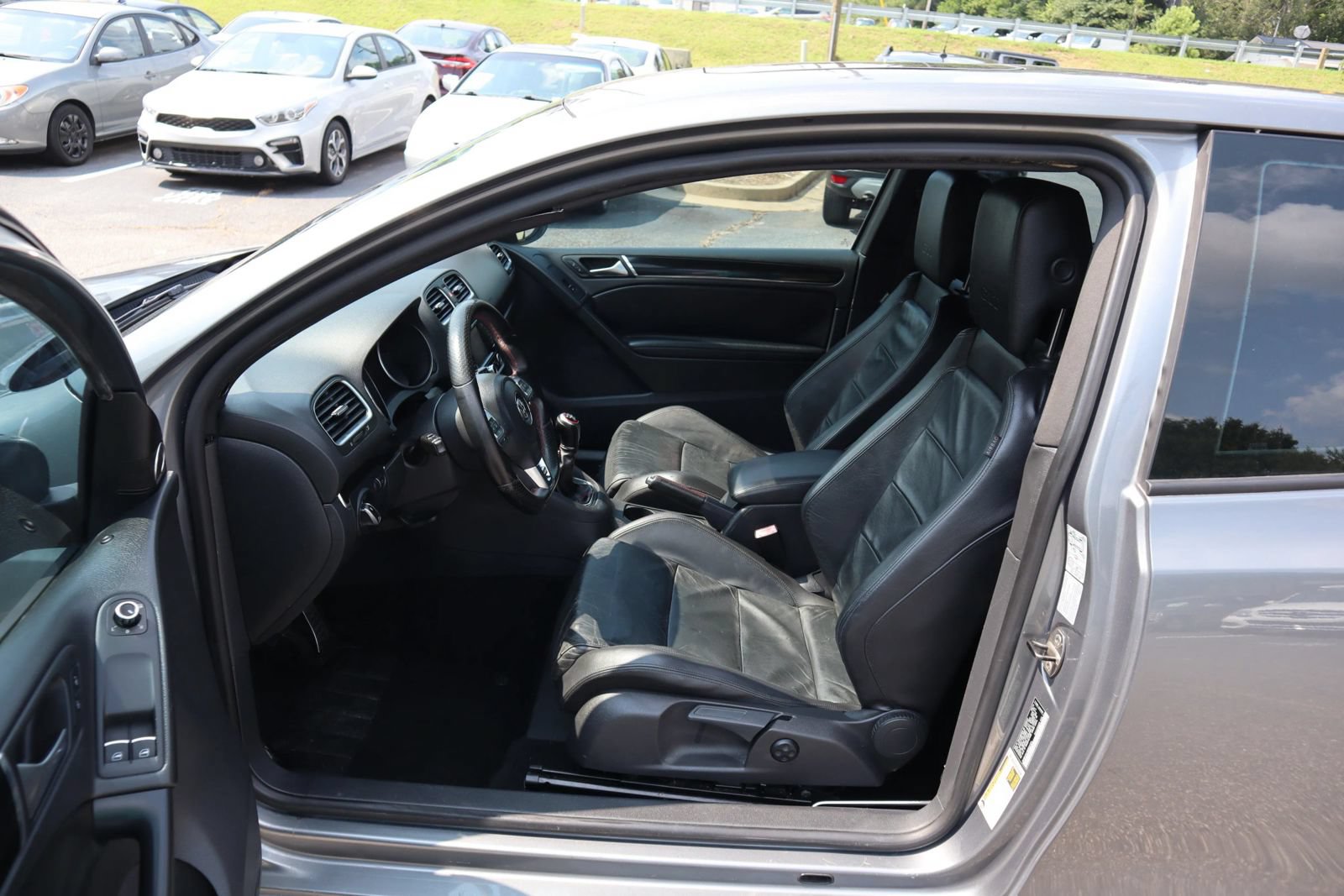 Used 2011 Volkswagen Golf 2-Door FWD image 9