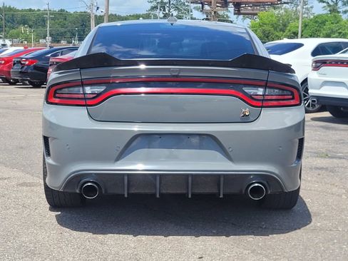 Used 2019 Dodge Charger Scat Pack w/ Dynamics Package RWD image 17