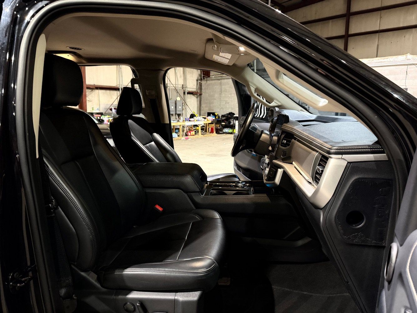 Used 2024 Ford Expedition XLT RWD image 26