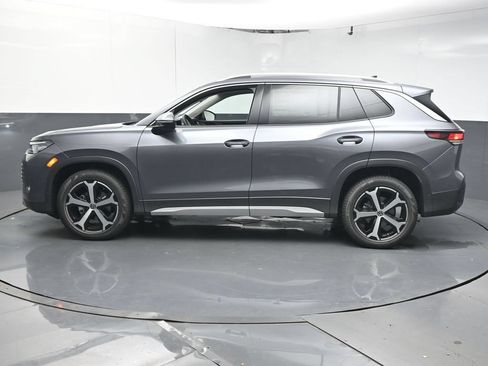 Used 2025 Volkswagen Tiguan SE FWD image 5