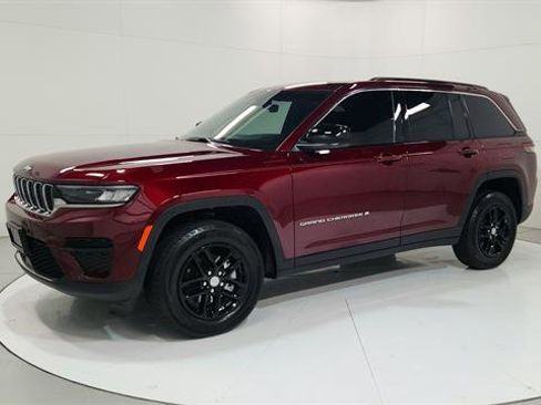 Used 2025 Jeep Grand Cherokee Laredo X w/ Luxury Tech Group I image 3