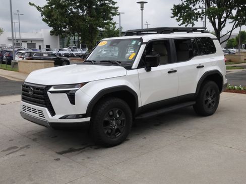 Used 2024 Lexus GX 550 AWD/4WD image 5