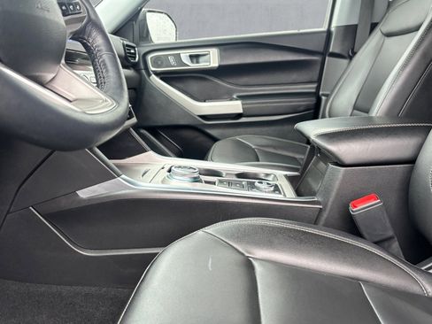 Used 2024 Ford Explorer XLT w/ Equipment Group 202A image 22