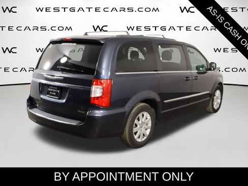 Used 2014 Chrysler Town & Country Touring FWD image 31