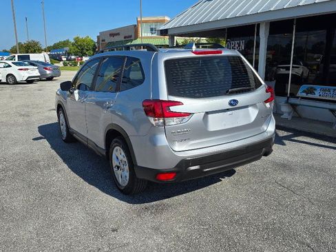 Used 2021 Subaru Forester AWD/4WD image 5