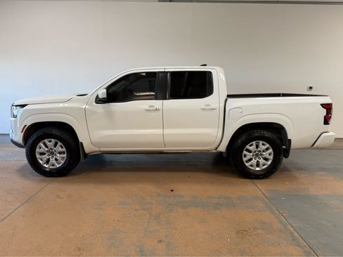 Used 2023 Nissan Frontier SV w/ SV Convenience Package AWD/4WD image 2