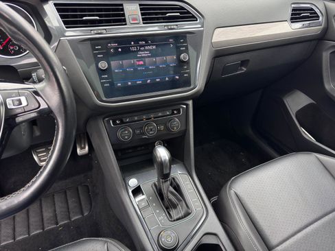 Used 2021 Volkswagen Tiguan SE R-Line image 20