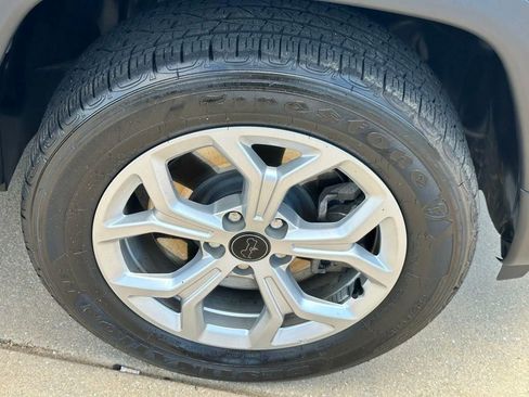 Used 2025 Jeep Compass Sport image 20