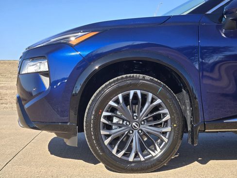 New 2026 Nissan Rogue Platinum image 10