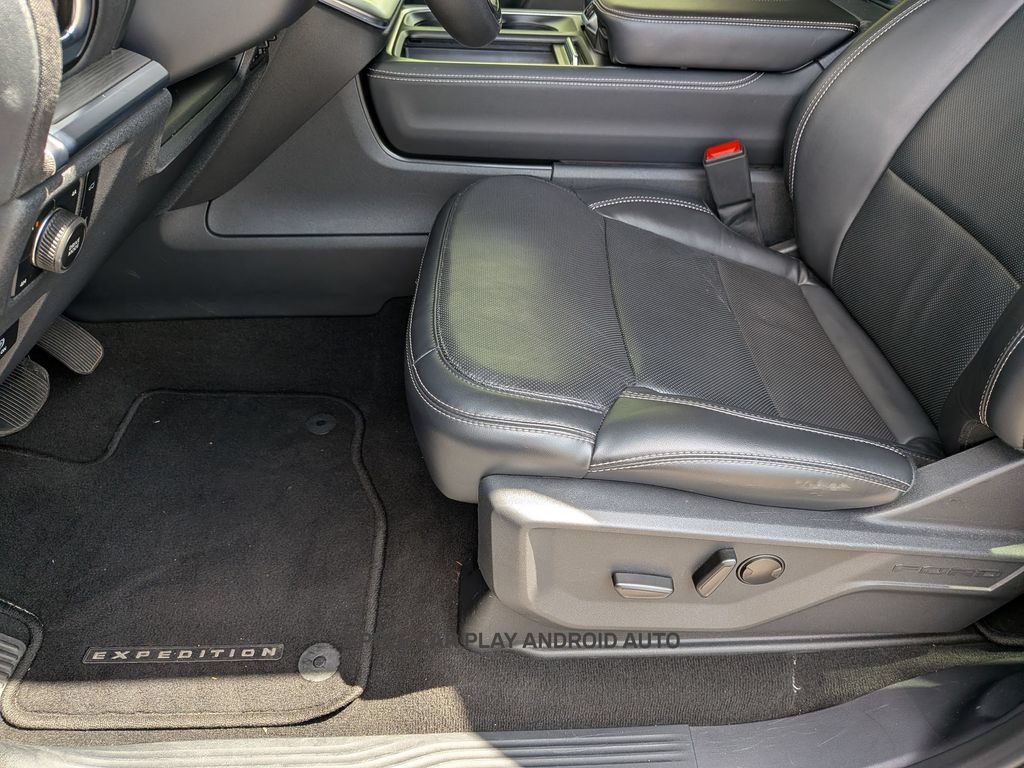 Used 2025 Ford Expedition Platinum AWD/4WD image 15