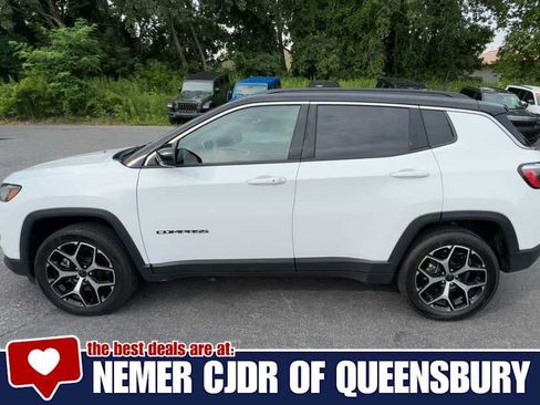 Used 2025 Jeep Compass Limited AWD/4WD image 5