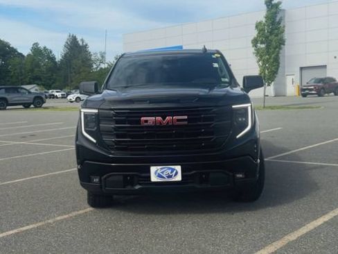 Used 2024 GMC Sierra 1500 Elevation AWD/4WD image 3