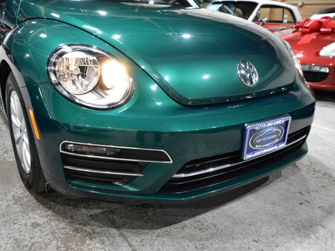 Used 2018 Volkswagen Beetle 2.0T image 4