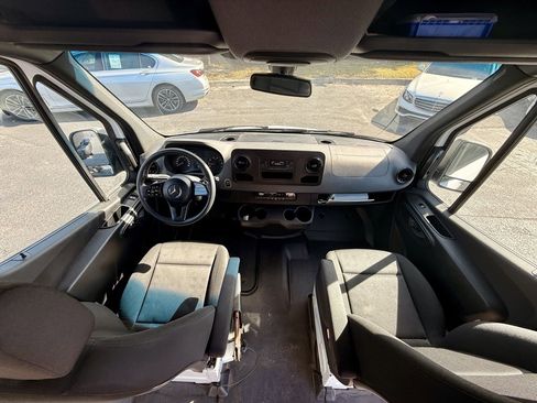 Used 2022 Mercedes-Benz Sprinter 2500 image 4