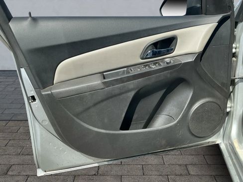 Used 2016 Chevrolet Cruze LS image 10