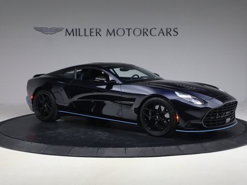 Used 2025 Aston Martin Vanquish RWD image 10