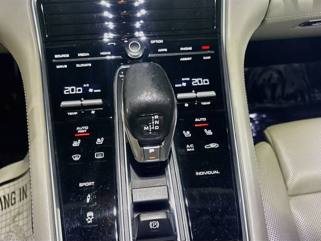 Used 2017 Porsche Panamera 4 AWD/4WD image 38