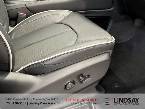 New 2026 Chrysler Pacifica Limited w/ S Appearance Package image 12