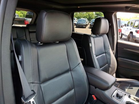 Certified 2021 Jeep Grand Cherokee Limited w/ Quick Order Package 28K 80th AWD/4WD image 13