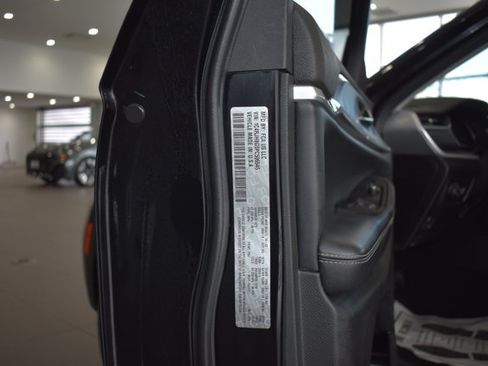 Used 2023 Jeep Grand Cherokee Limited w/ Black Appearance Package AWD/4WD image 31