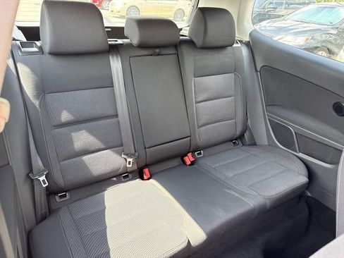Used 2011 Volkswagen Golf 2-Door FWD image 11