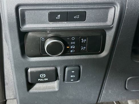 Used 2024 Ford Expedition Max XLT image 17