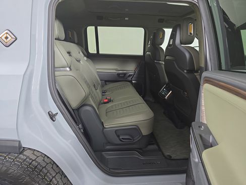 Used 2022 Rivian R1S Launch Edition AWD/4WD image 23