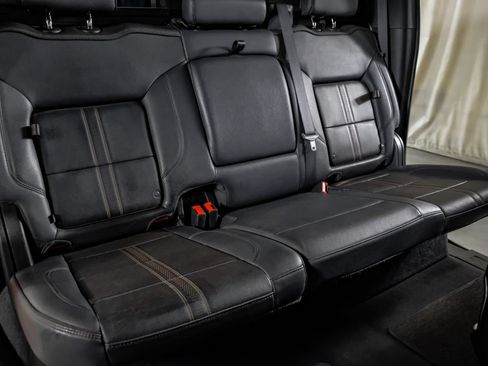 Used 2024 Chevrolet Silverado 2500 High Country w/ Technology Package AWD/4WD image 31