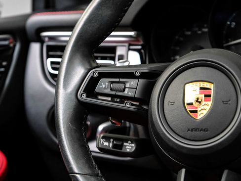 Used 2024 Porsche Macan image 21