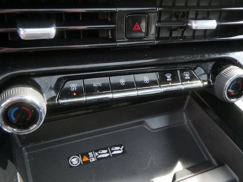 Used 2025 Chevrolet Suburban High Country image 28