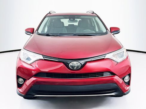 Used 2018 Toyota RAV4 XLE image 2