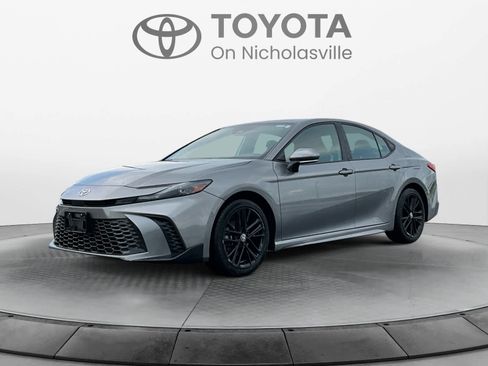 Used 2025 Toyota Camry Hybrid FWD image 1