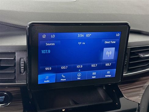 Used 2024 Ford Explorer Limited image 7